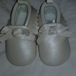 NWOT Carter's baby moccasins 0-3 month